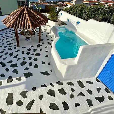 Con Piscina Climatizada Nyaraló